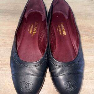 CHANEL Black Leather Ballet Flats with Burgundy Insole